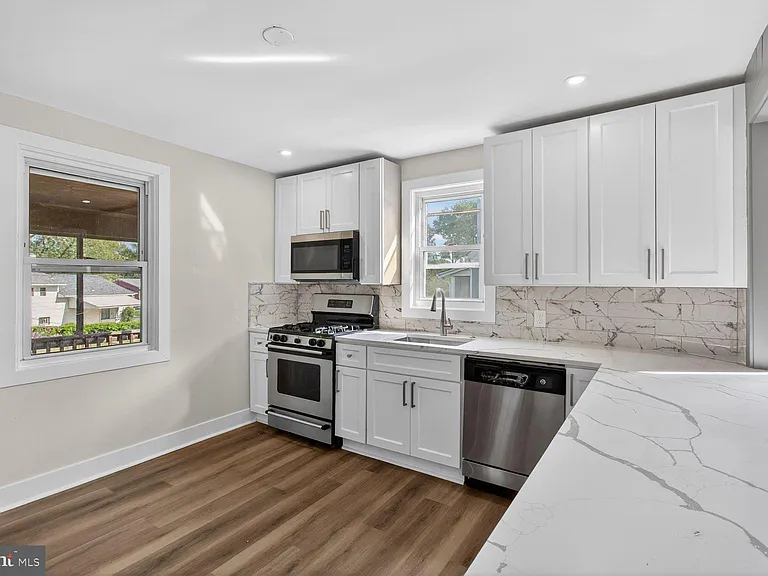 3303 Fairview Rd — Photo 4
