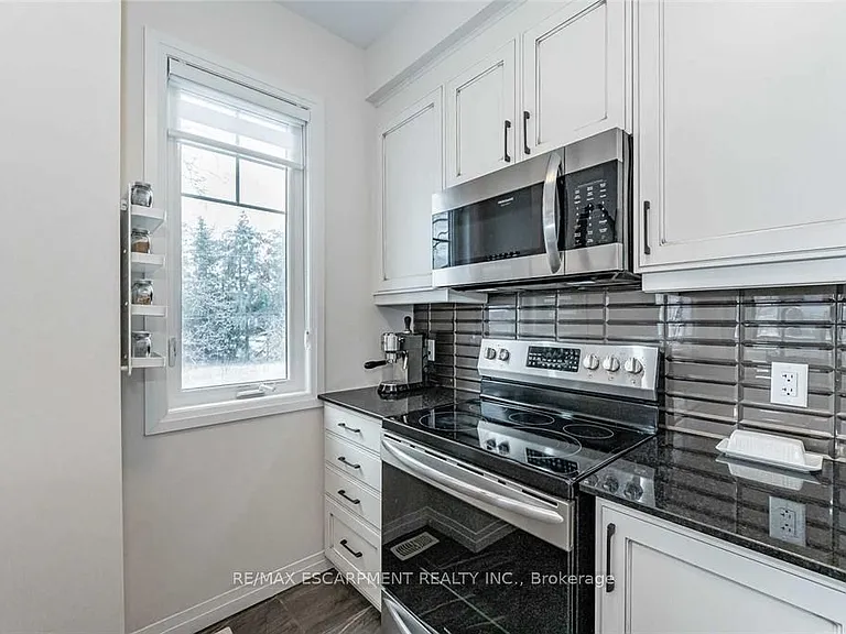 10 Showers Ln — Photo 8