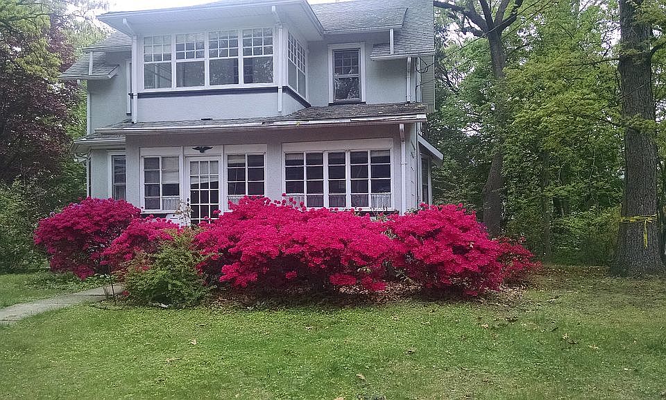 2nd image of 40 Oak Ridge Ave