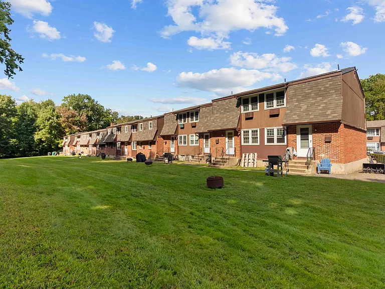 Plymouth Village Apartments — Photo 14