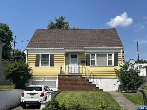 577 Center Ave, River Edge, NJ 07661