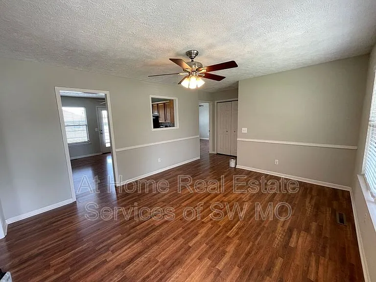 609 E Sunset St — Photo 2
