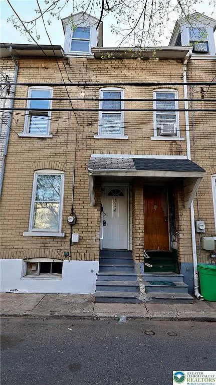836 Elliger St photo 1