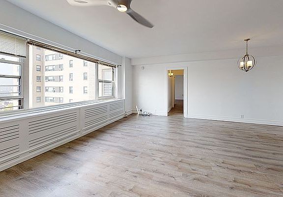 4th image of 3 Fordham Hill Oval APT 12C