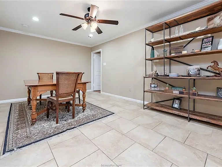 1210 Haines Dr — Photo 9