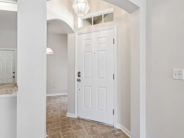 2519 Earlswood Ct — Photo 2