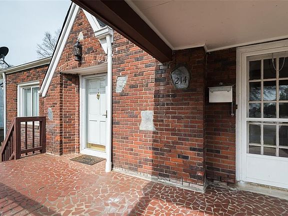 3rd image of 214 N Saint John St