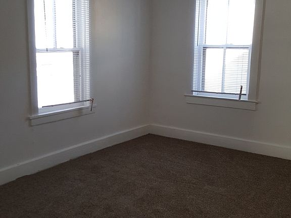 5th image of 420 3rd Ave NE