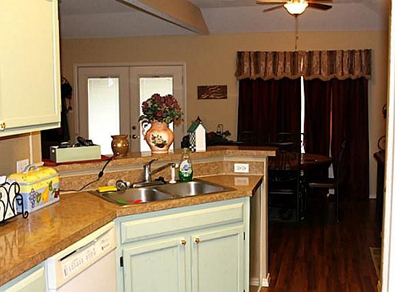 5th image of 210 Birchwood Dr