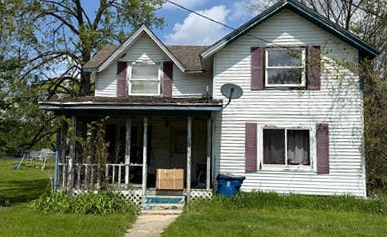1st image of 222 E Chicago Rd