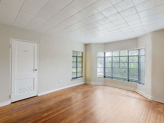 3rd image of 3809 Maplewood Ave #A