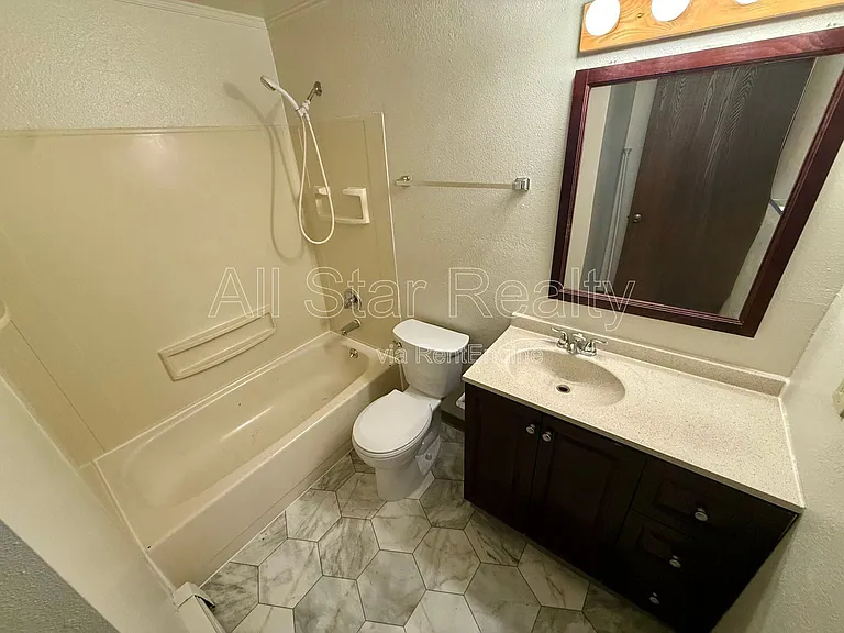 533 Price St #2 — Photo 18