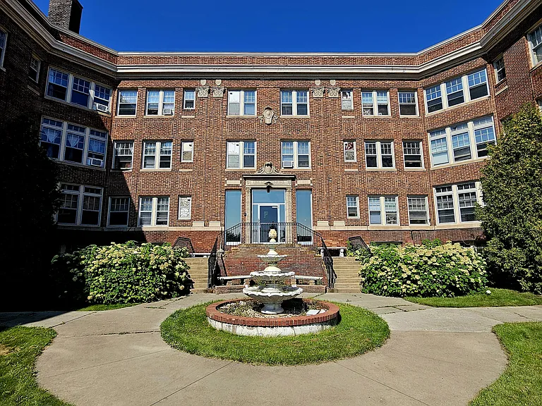 Devonshire Apartments — Photo 1