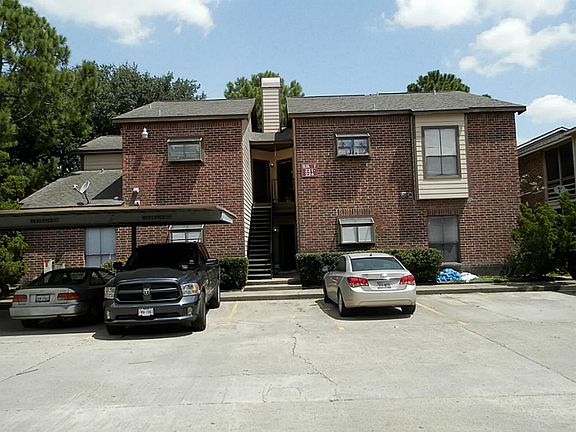 3rd image of 8430 Antoine Dr APT 223