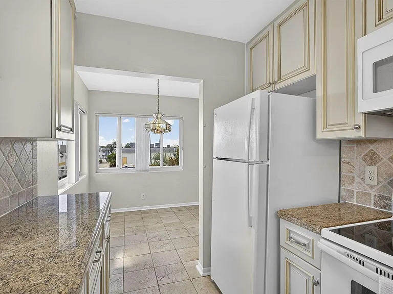 3402 Cynthia Ln #201 — Photo 22