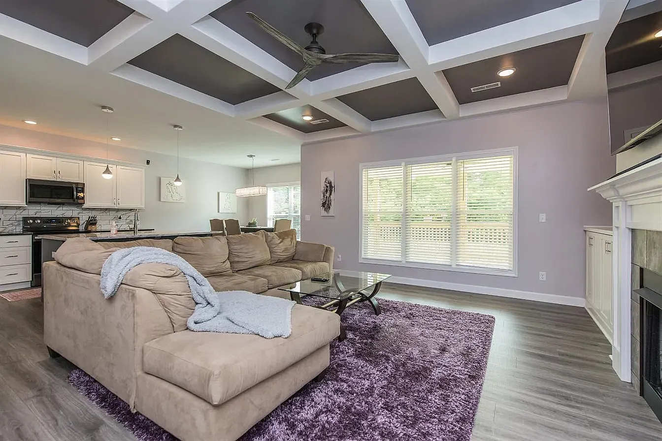 3 bed, 2100 sqft, $2,600 — Photo 4