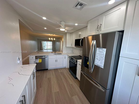 3rd image of 4098 Yarmouth E #4098