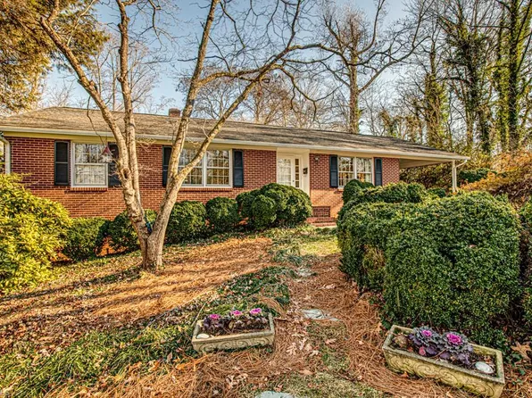 205 Longwood Dr, Winston Salem, NC 27104