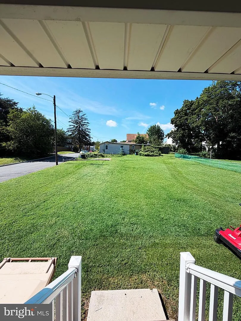 3 bed, 1.5 bath, 925 sqft, $2,000 — Photo 4