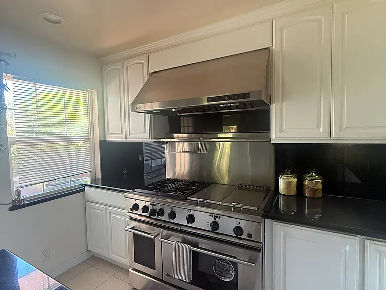 20143 Somerset Dr — Photo 10