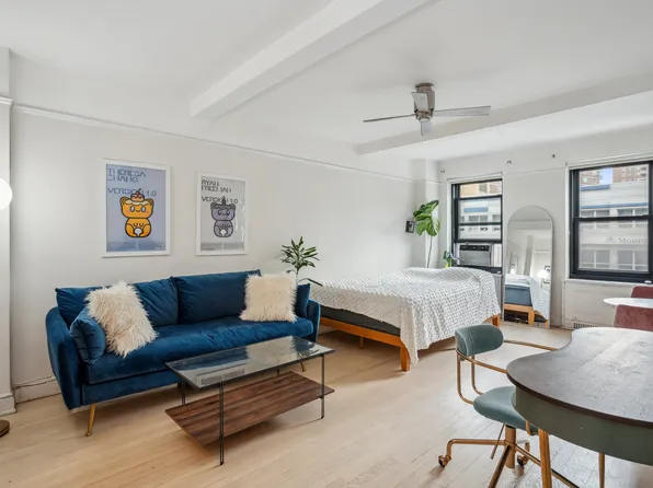 300 West 23rd Street I3 image 2 of 18