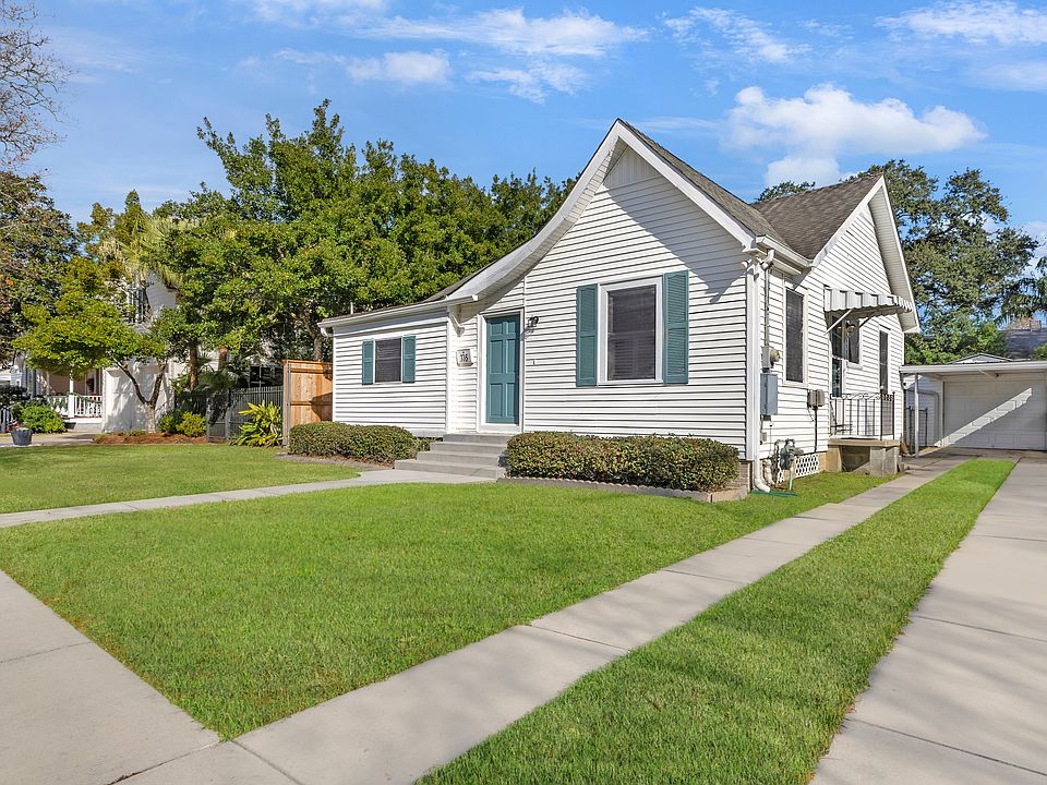 Charming Two Bedroom Home in a Great Neighborhood!