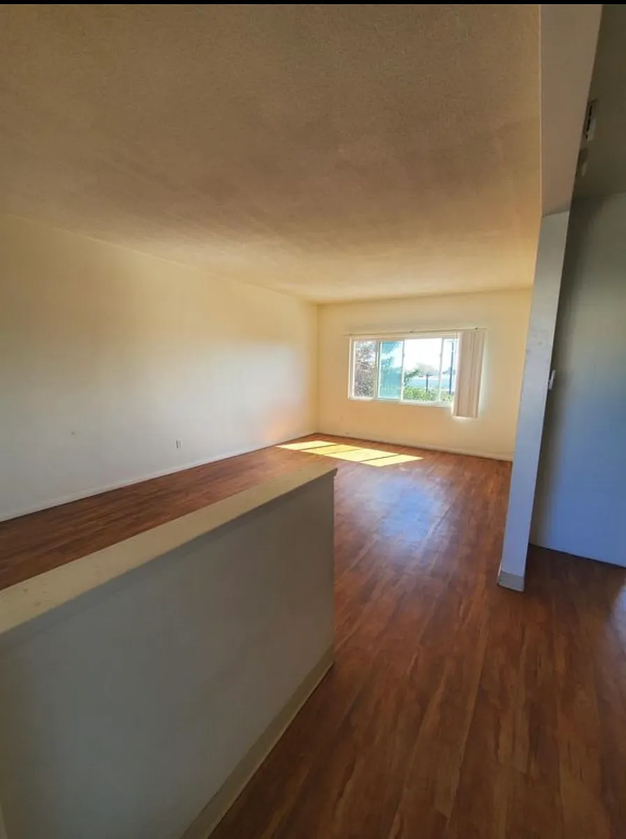 Building Photo - 1727 Diamond St #1/2