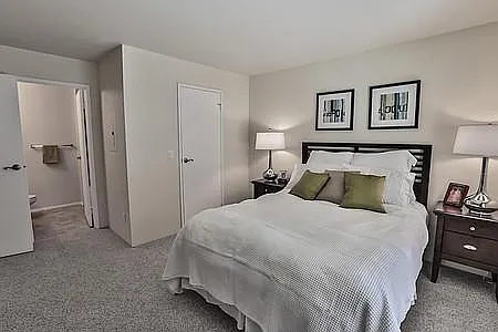 Charbonneau Apartments — Photo 10