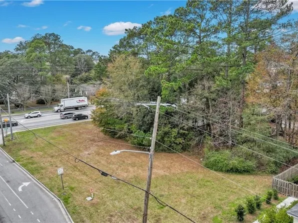114 E Derenne Street, Savannah, GA 31405
