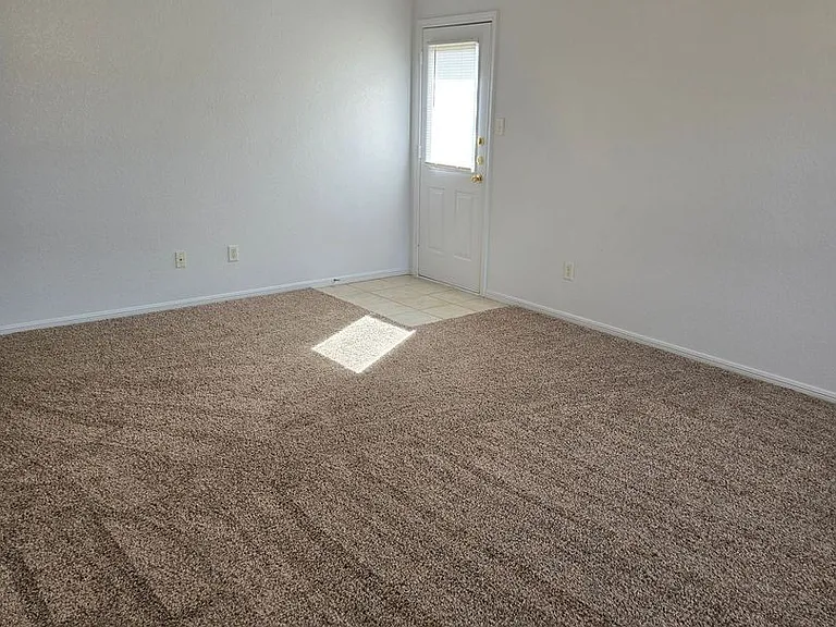 506 Primrose Dr — Photo 11