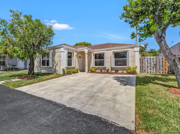 22173 SW 98th Pl, Cutler Bay, FL 33190