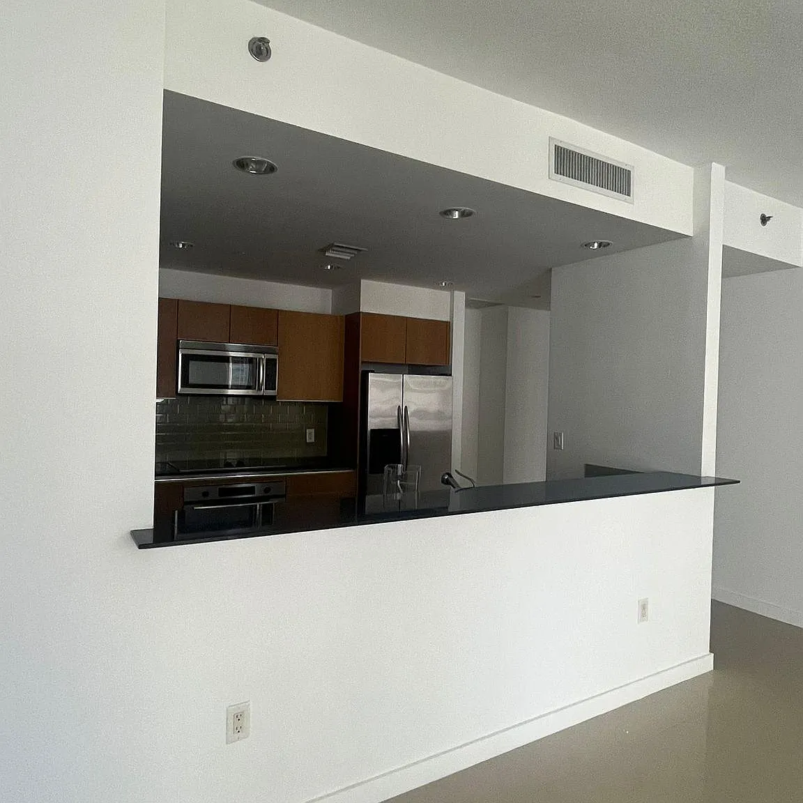 1 bed, 843 sqft, $3,000 — Photo 3