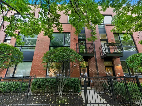 2254 W Wolfram St, Chicago, IL 60618