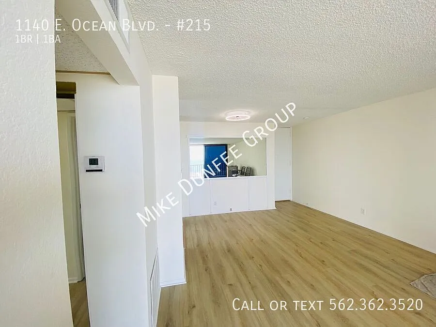 One Bedroom Corner Condo Located in Alamitos Beach With Ocean Views — Photo 4