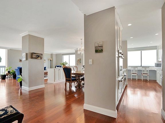 4th image of 26910 Grand Central Pkwy APT 26Z