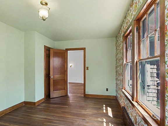 4th image of 840 N Arlington Heights Rd