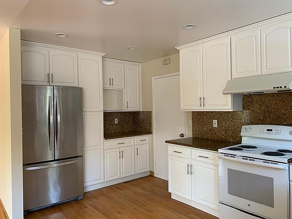 5th image of 1010 Cranberry Dr