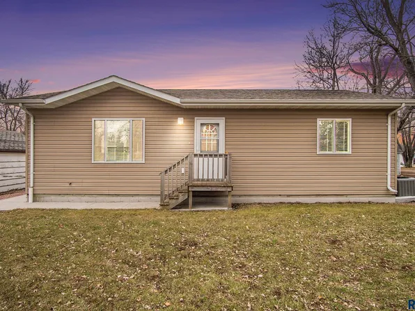 731 3rd St, Alexandria, SD 57311