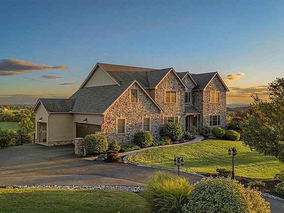 3rd image of 3209 Crest Vue Cir