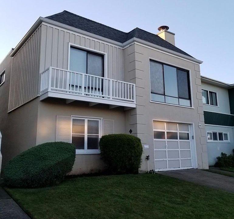 1st image of 16 Oakmont Dr