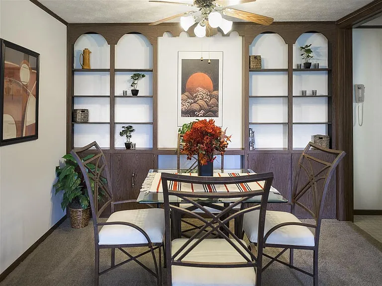 Yorktown Colony Apartments — Photo 9