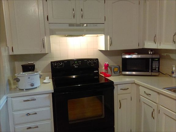 2nd image of 409 NW Shamrock Ave