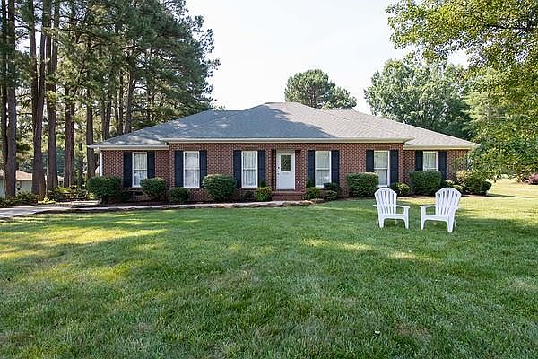 1st image of 1225 Tanglewood Dr