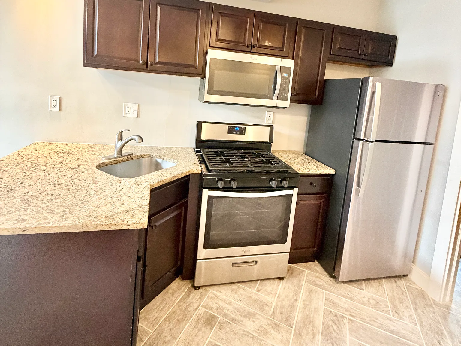 1 bed, 900 sqft, $1,825 — Photo 1