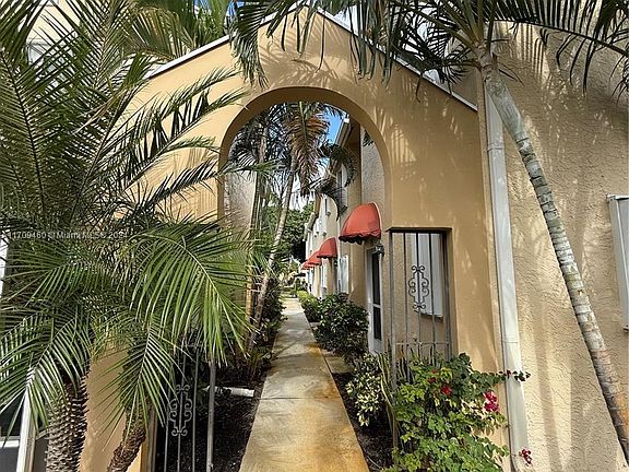 4th image of 372 Waterside Dr #372