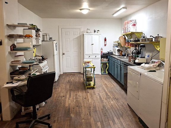 5th image of 415 Parker Ave
