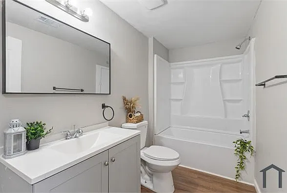 3846 Log Cabin Dr — Photo 9