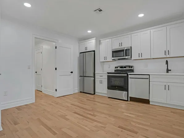 52 Brinkerhoff Street image 7 of 39