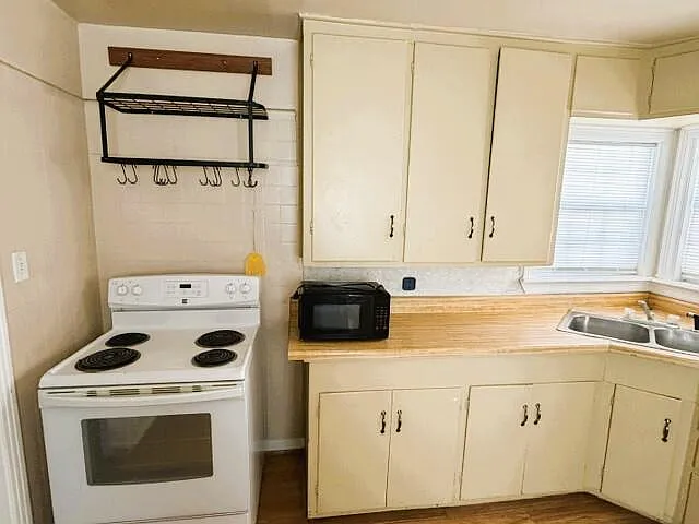 604 N Gillis St — Photo 15