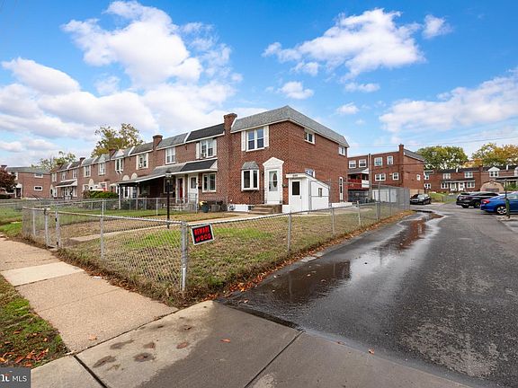 3rd image of 899 Taylor Dr